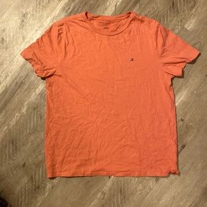 mens medium sized tommy hilfiger coral tee shirt